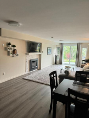 Bright private suite near Departure Bay beach